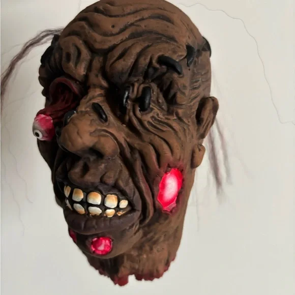 Spirit Halloween shrunken head hangging decoration - Picture 8 of 16